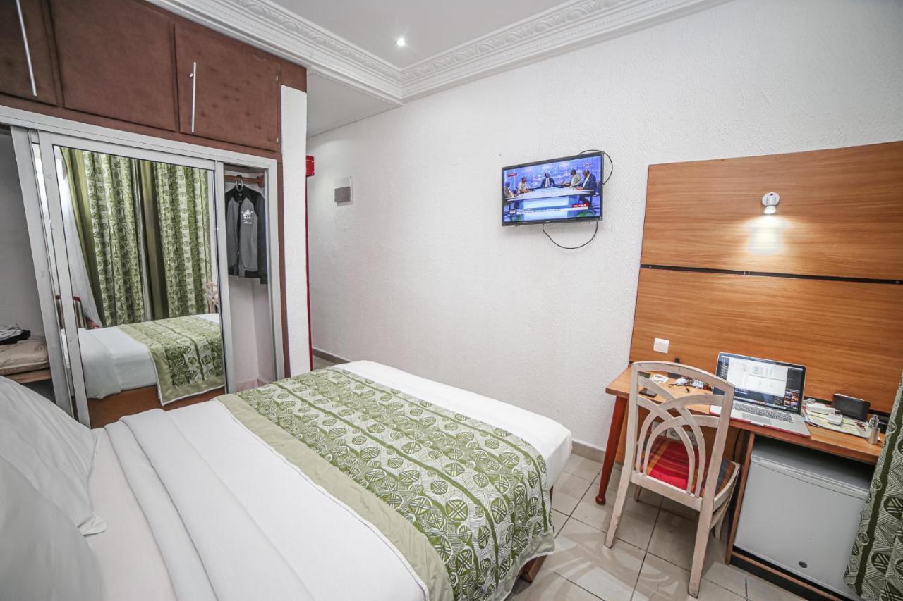 Fini Hotel Bobende Limbe Kültér fotó