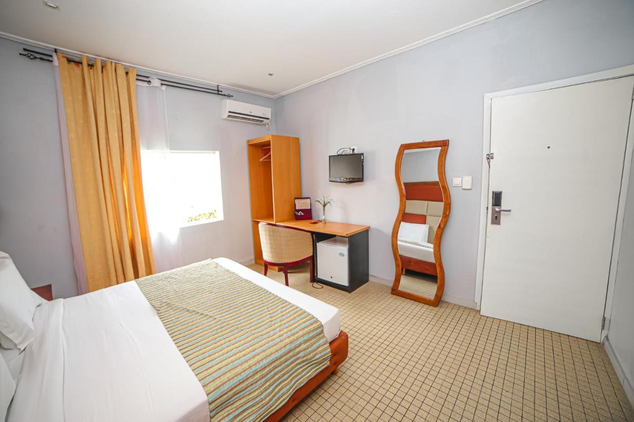 Fini Hotel Bobende Limbe Kültér fotó