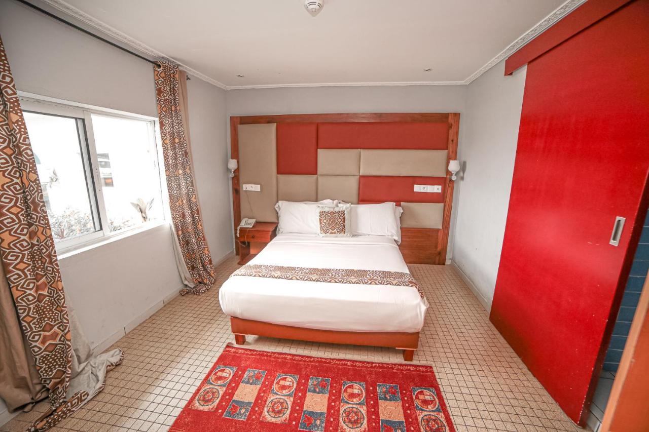 Fini Hotel Bobende Limbe Kültér fotó