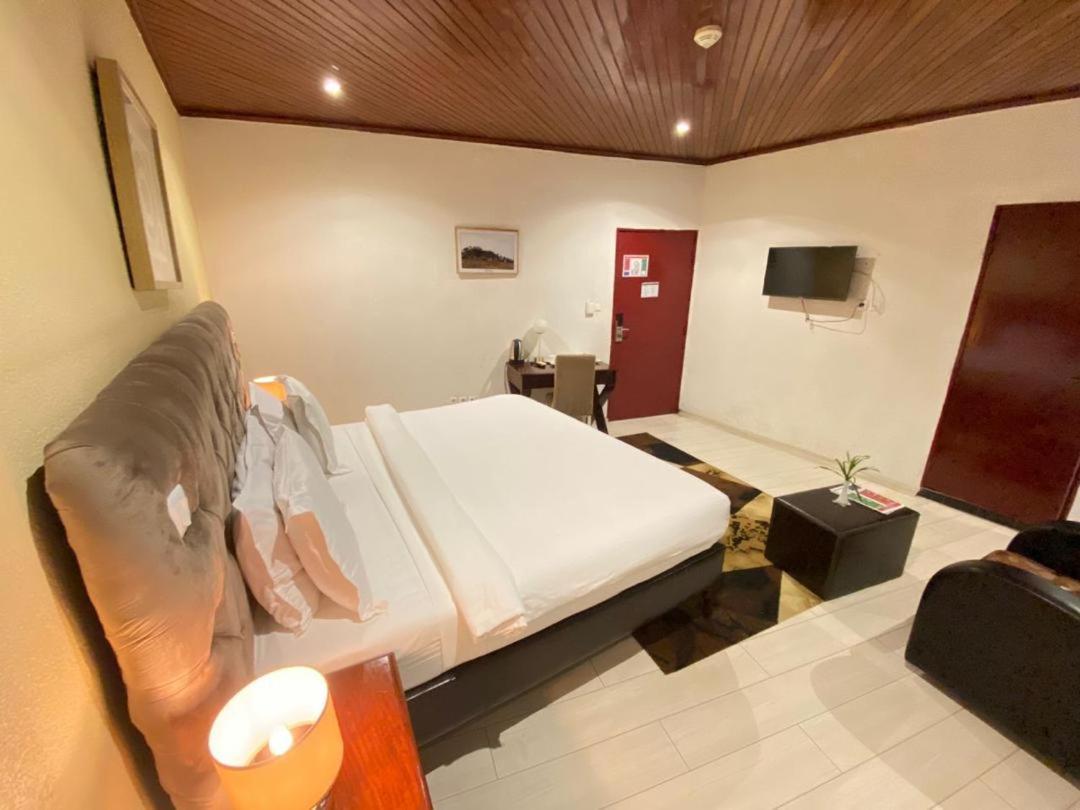 Fini Hotel Bobende Limbe Kültér fotó