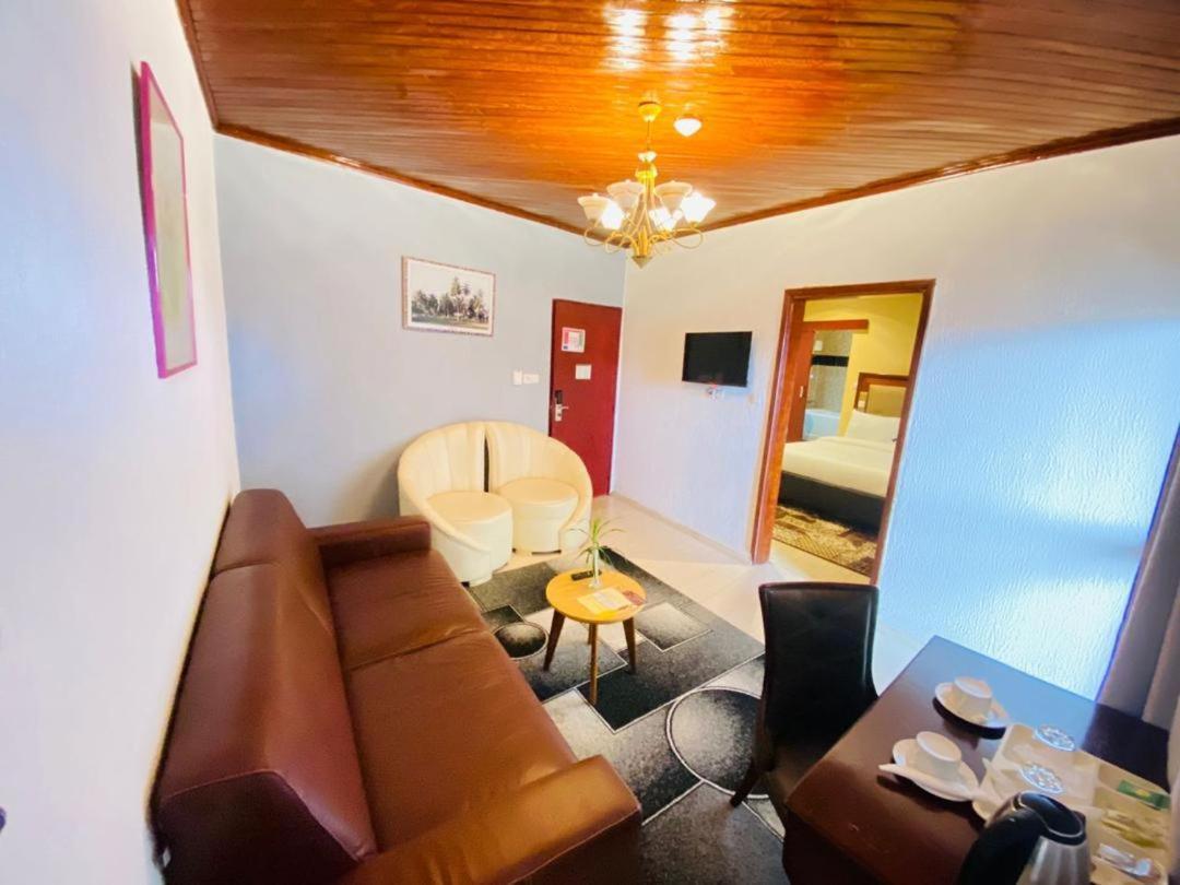 Fini Hotel Bobende Limbe Kültér fotó