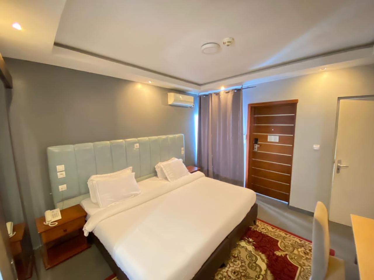 Fini Hotel Bobende Limbe Kültér fotó