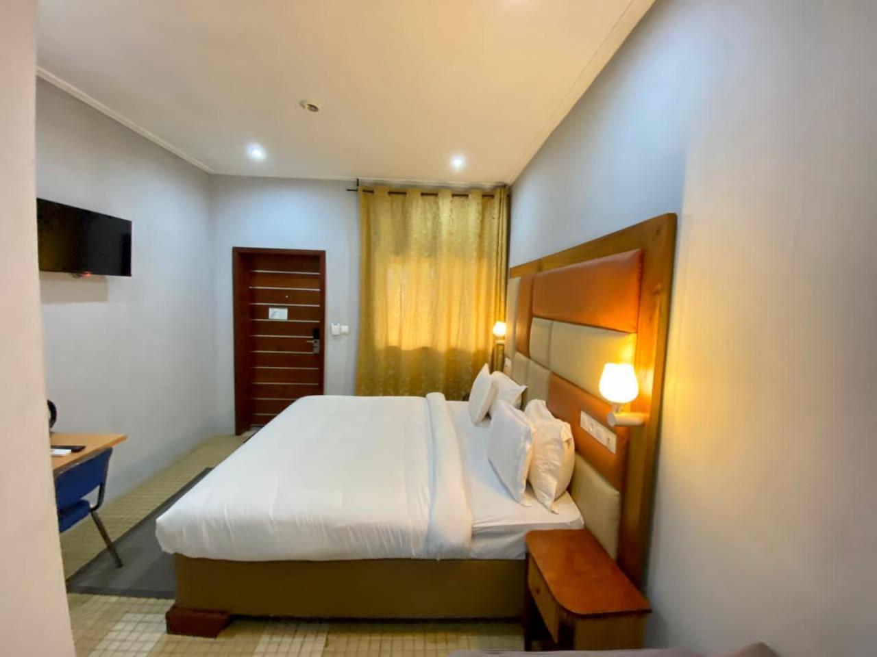 Fini Hotel Bobende Limbe Kültér fotó