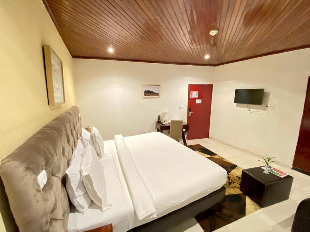 Fini Hotel Bobende Limbe Kültér fotó
