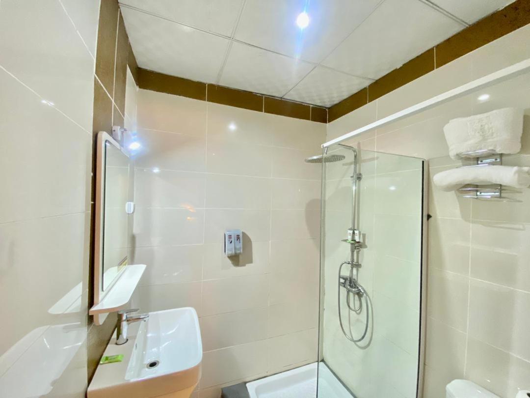 Fini Hotel Bobende Limbe Kültér fotó