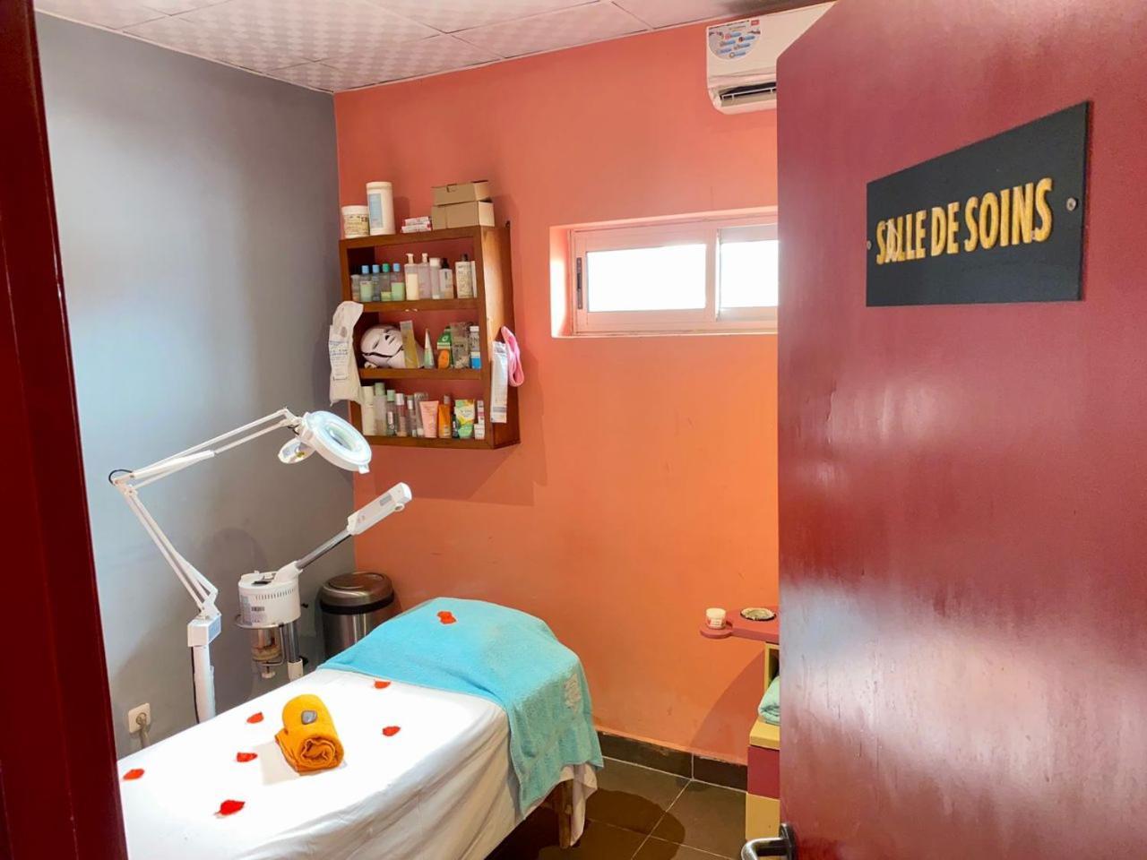 Fini Hotel Bobende Limbe Kültér fotó