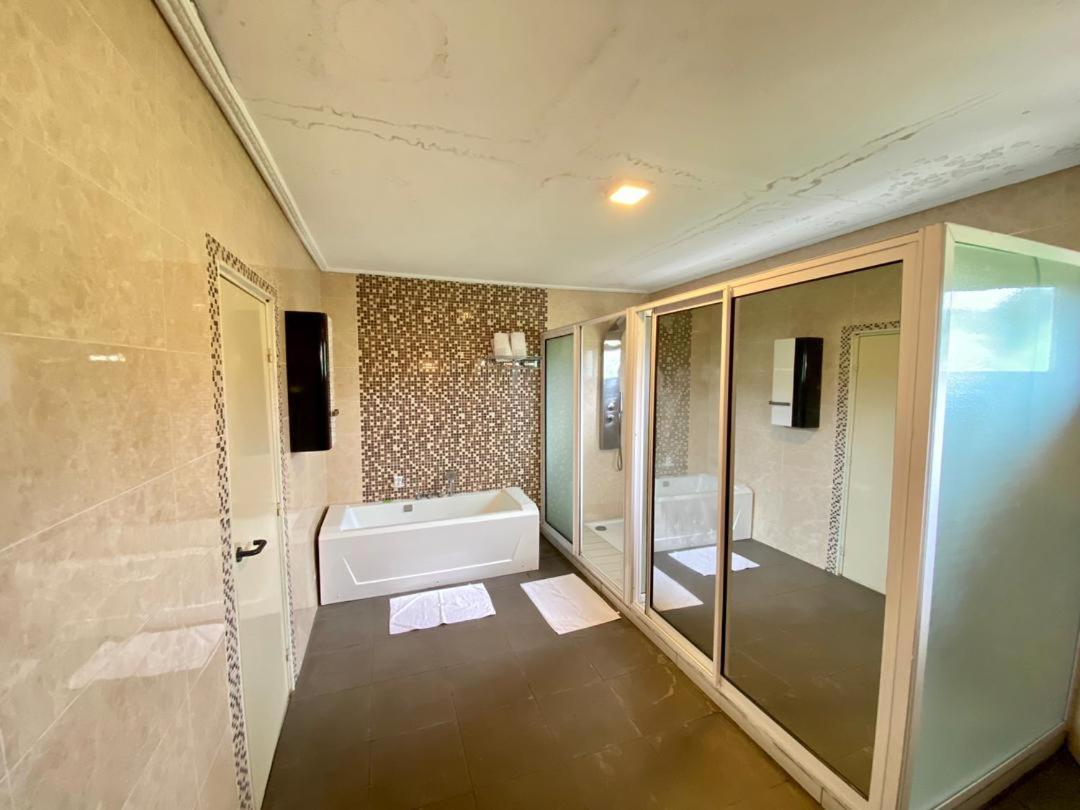 Fini Hotel Bobende Limbe Kültér fotó