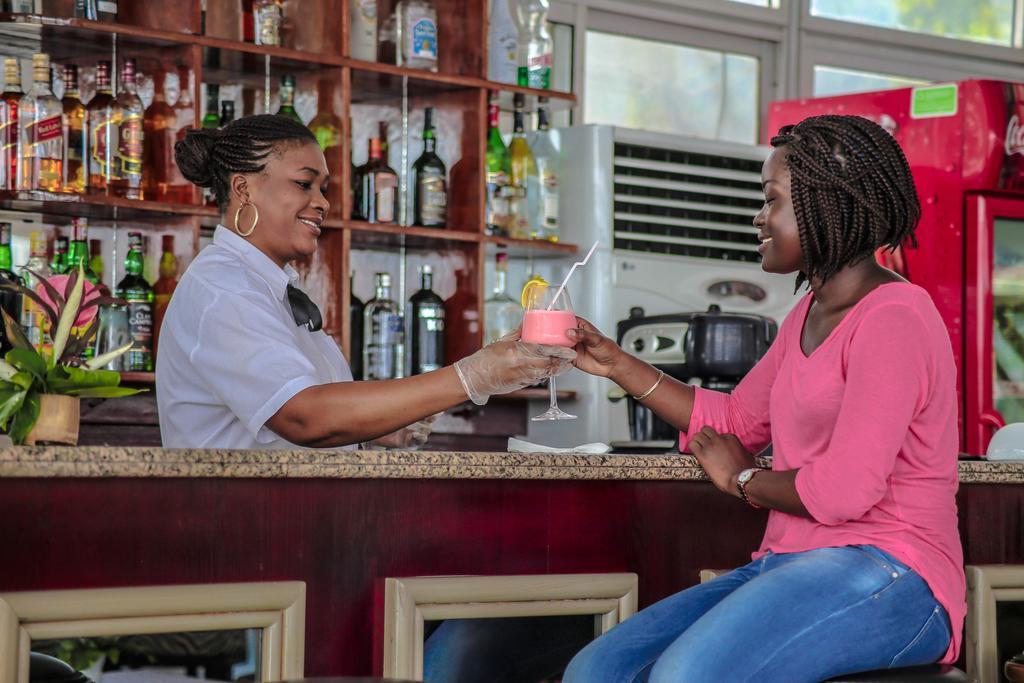 Fini Hotel Bobende Limbe Kültér fotó